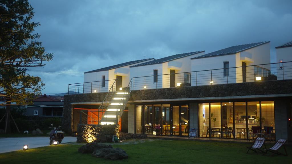 Eridu Cafe N Beds Hotel Seogwipo Ngoại thất bức ảnh