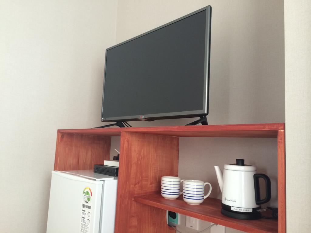 Eridu Cafe N Beds Hotel Seogwipo Ngoại thất bức ảnh